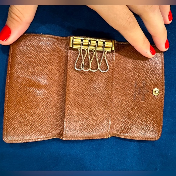 Louis Vuitton Monogram Multicles 4 Ring Key Case - Picture 14 of 17